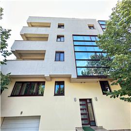 Birouri/apartament 3 camere de inchiriat -165 mp - etaj 3