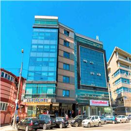 Spatiu comercial in cladire de birouri - 213 mp